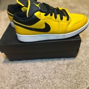 Jordan Kids Sneakers - Yellow and Black